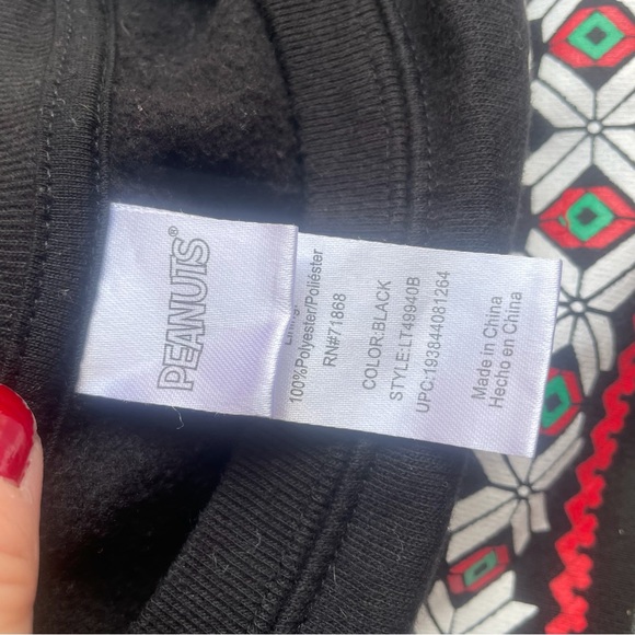 Peanuts black print Christmas “Wake Me Up For Presents” sweatshirt Large - Picture 13 of 13